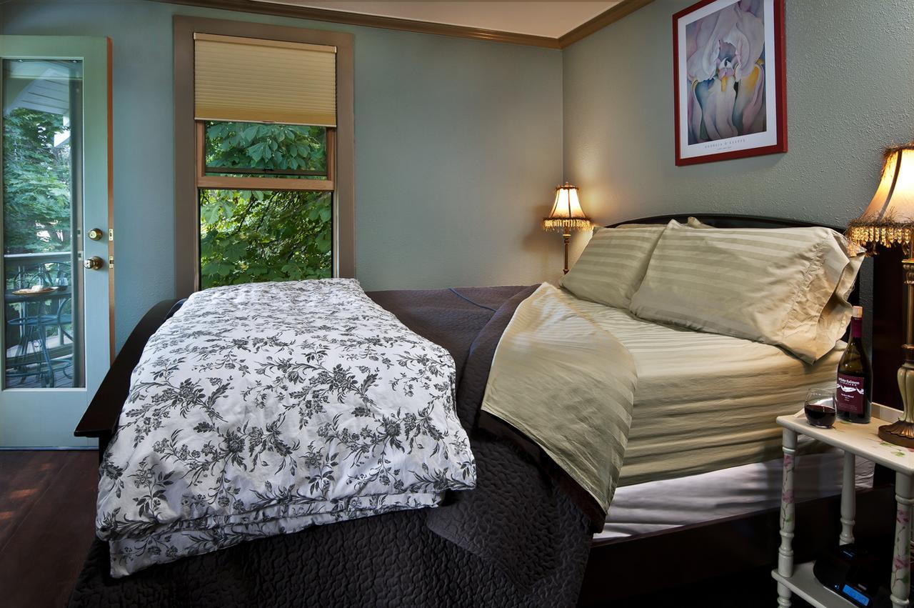 הוד ריבר Old Parkdale Inn Bed And Breakfast מראה חיצוני תמונה