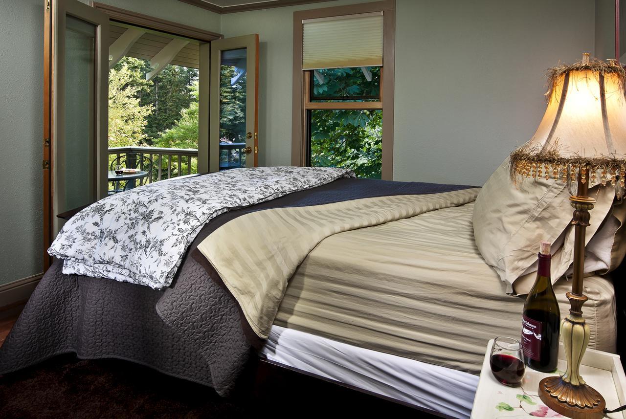 הוד ריבר Old Parkdale Inn Bed And Breakfast מראה חיצוני תמונה
